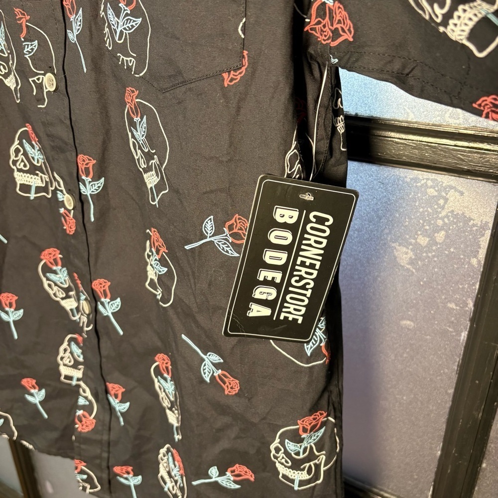 Corner Store Bodega Skull & Rose Button Up Shirt Mens Small Streetwear - Picture 2 of 8